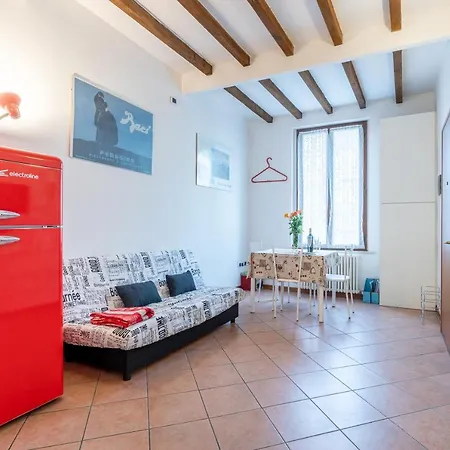 Historic Center 7min From Duomo Apartment