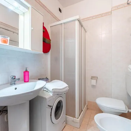 Apartment Guesthost - Historic Center 7min From Duomo Parma