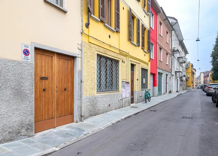 Guesthost - Historic Center 7min From Duomo Parma
