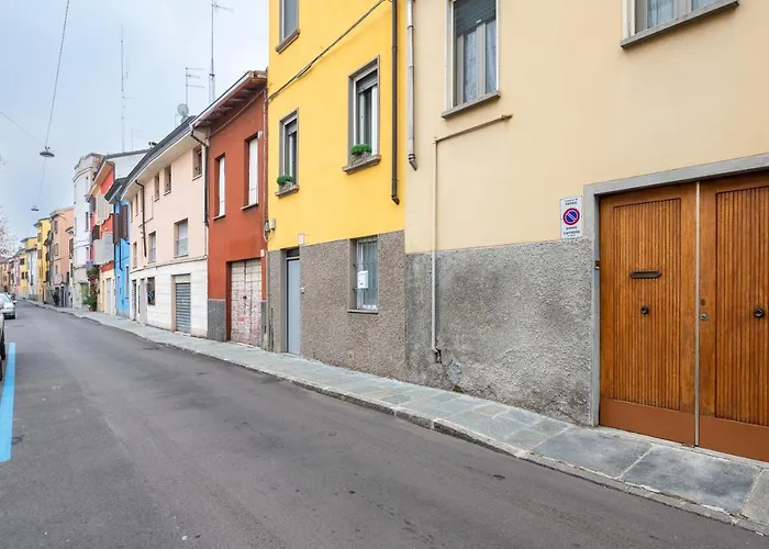 Guesthost - Historic Center 7min From Duomo Apartment