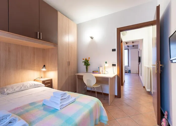 Guesthost - Historic Center 7min From Duomo Apartment *
