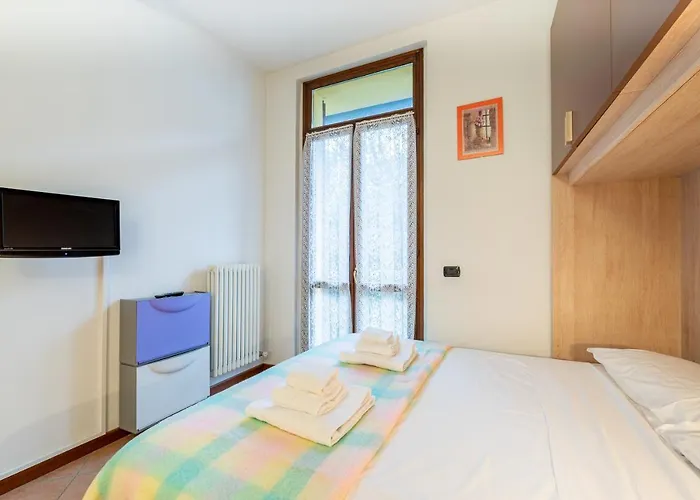 Guesthost - Historic Center 7min From Duomo Parma