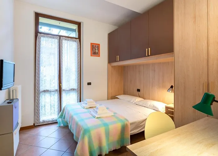 Guesthost - Historic Center 7min From Duomo Apartment *