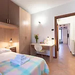 Guesthost - Historic Center 7min From Duomo Apartamento *