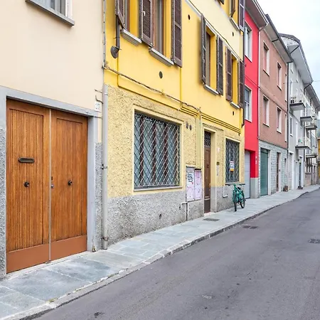 Guesthost - Historic Center 7min From Duomo Parma