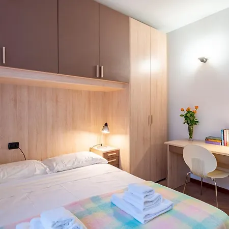Guesthost - Historic Center 7min From Duomo Appartement *