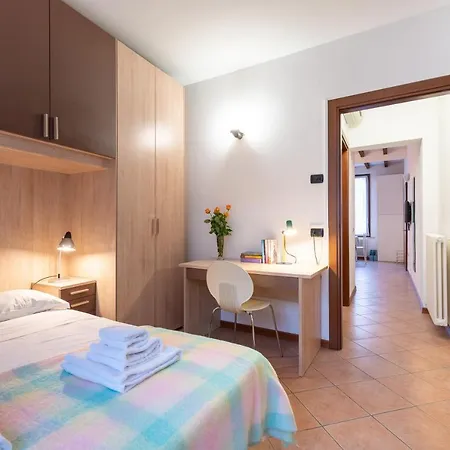 Guesthost - Historic Center 7min From Duomo Apartmán *